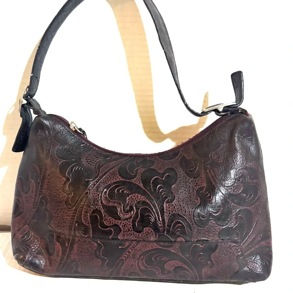 Wilsons leather Elegant Embossed Leather Shoulder Bag - Burgundy - Picture 2 of 5